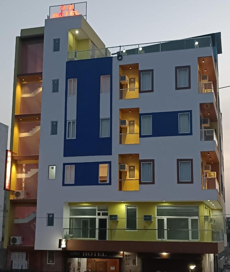 Om Hotel Rohtak Экстерьер фото