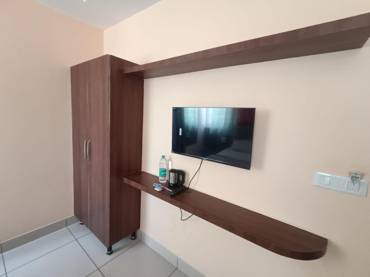 Om Hotel Rohtak Экстерьер фото